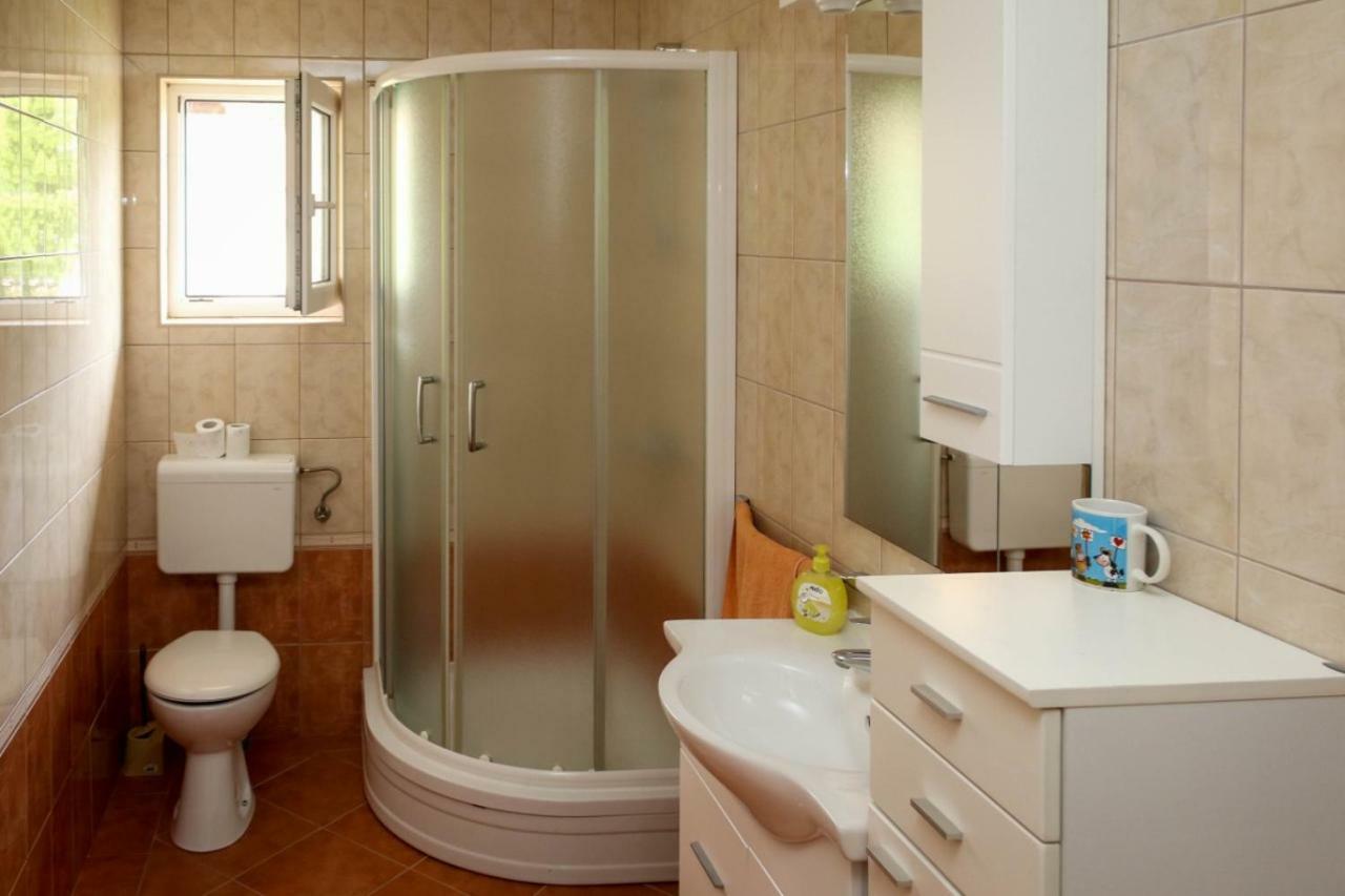 Apartman Malekin Διαμέρισμα Prozor Δωμάτιο φωτογραφία